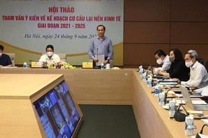 Chủ nhiệm Uỷ ban Kl992 cổng game cá cược Vũ Hồng Thanh phát biểu khai mạc hội thảo.