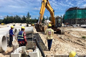Nhiều Kl991.com World Cup 2026 Chính Thức xây dựng nỗ lực thi công giữa đại dịch. Trong ảnh: Công ty Băng Dương thi công Dự án Vịnh Đầm Selavia