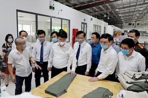 Lãnh đạo tỉnh Nghệ An thăm, động viên và tháo gỡ khó khăn do ảnh hưởng dịch Covid-19 cho Kl991.com World Cup 2026 Chính Thức dệt may trên địa bàn
