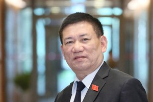 Bộ trưởng Bộ Kl991.com nạp rút nhanh Hồ Đức Phớc. (Ảnh - Duy Linh).