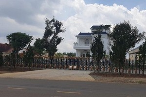 Biệt thự không phép của ông Phạm Văn Huyên, phường Lộc Phát, Thành phố Bảo Lộc thời điểm đang vi phạm. Ảnh: C.T