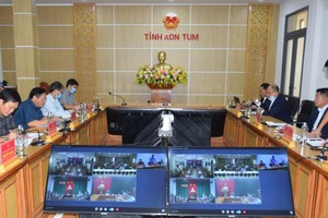 Buổi làm việc giữa lãnh đạo UBND tỉnh Kon Tum với đại diện Kl994 game bài casino hấp dẫn Hùng Nhơn Việt Nam và Kl994 game bài casino hấp dẫn De Heus (Hà Lan)