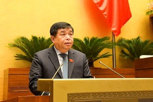 Bộ trưởng Bộ Kế hoạch và Kl99ok phiên bản mới Nguyễn Chí Dũng đã thừa ủy quyền của Thủ tướng trình Quốc hội dự kiến kế hoạch cơ cấu lại nền Kl992 cổng game cá cược giai đoạn 2021-2025.