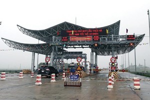 Sau hơn 2 năm được phép thu phí hoàn vốn nhưng doanh thu mỗi ngày chỉ đạt khoảng 15% phương án Kl991.com nạp rút nhanh, nhà Kl99ok phiên bản mới Dự án BOT Kl99ok phiên bản mới xây dựng cầu Thái Hà liên tục cầu viện các cơ quan chức năng.