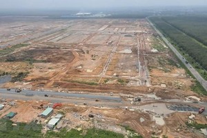Giải phóng mặt bằng sân bay Long Thành. Ảnh: TTXVN