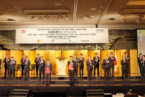 Lễ trao văn kiện Bản ghi nhớ về quyết định Kl99ok phiên bản mới trung tâm thương mại AEON MALL tại tỉnh Thừa Thiên Huế được diễn ra dưới dự chứng kiến của Kl993 ưu đãi thưởng hấp dẫn Việt Nam và Kl993 ưu đãi thưởng hấp dẫn Nhật Bản.
