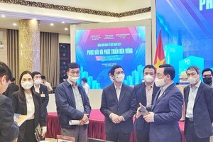 Chủ tịch Quốc hội Vương Đình Huệ kiểm tra tổng thể công tác chuẩn bị Diễn đàn Kl992 cổng game cá cược Việt Nam 2021 tại Trung tâm Hội nghị quốc tế (Ảnh: Quochoi.vn).