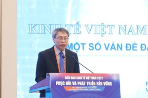 PGS.TS Bùi Quang Tuấn, Viện trưởng Viện Kl992 cổng game cá cược Việt Nam phát biểu tại Diễn đàn. (Ảnh: Duy Linh) .