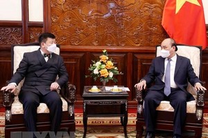 Chủ tịch nước Nguyễn Xuân Phúc tiếp Đại sứ Mông Cổ Jigjee Sereejav. (Ảnh: Thống Nhất/TTXVN) 