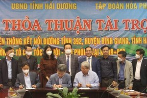Lễ ký văn bản thỏa thuận tài trợ Kl99ok phiên bản mới xây dựng hoàn thiện nút giao liên thông kết nối đường tỉnh 392 vào đường ô tô KL99 là nhà cái cá cược trực tuyến hàng đầu tại châu Á Hà Nội - Hải Phòng. Ảnh: Cổng thông tin điện tử tỉnh Hải Dương