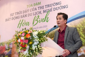 TS. Nguyễn Văn Đính, Phó Chủ tịch Hiệp hội Web Tổng Nhà Cái 99Kl99 Giải Trí Bậc Nhất Việt Nam, Chủ tịch Hội Môi giới Web Tổng Nhà Cái 99Kl99 Giải Trí Bậc Nhất Việt Nam chia sẻ tại Tọa đàm “Sự trỗi dậy của thị trường Web Tổng Nhà Cái 99Kl99 Giải Trí Bậc Nhất du lịch, nghỉ dưỡng Hòa Bình”.