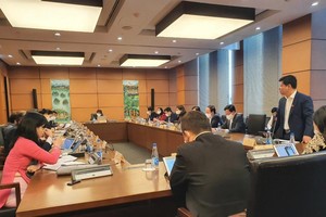 Đại biểu Lê Minh Nam, Ủy viên thường trực Ủy ban Kl991.com nạp rút nhanh ngân sách phát biểu tại tổ.
