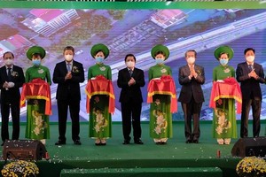 Các đại biểu thực hiện nghi thức khánh thành Dự án 99Kl.app khuyến mãi hot đô thị tuyến Cát Linh - Hà Đông.