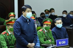 Ông Nguyễn Đức Chung tại phiên tòa vụ "Vi phạm quy định Kl99 nổ hũ gây hậu quả nghiêm trọng"