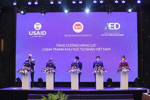 Đại diện Bộ Kế hoạch và Kl99ok phiên bản mới, USAID, hiệp hội, Kl991.com World Cup 2026 Chính Thức thực hiện nghi thức khởi động dự án. Ảnh: IPSC