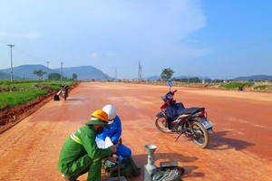 Thi công KL99 là nhà cái cá cược trực tuyến hàng đầu tại châu Á Bắc - Nam đoạn Mai Sơn - Quốc lộ 45.