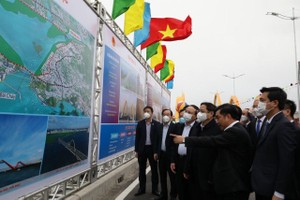 Ông Hồ Minh Hoàng, Chủ tịch Kl994 game bài casino hấp dẫn Đèo Cả báo cáo Thủ tướng về hai dự án vừa được khánh thành.