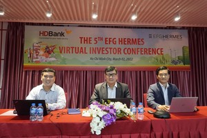 Sự kiện diễn ra theo hình thức trực tuyến với sự tham dự của ông Đàm Thế Thái - Phó tổng giám đốc HD SAISON, ông Trần Hoài Nam - Phó tổng giám đốc HDBank, ông Hoàng Thanh Tùng - Trưởng phòng Quan hệ Nhà Kl99ok phiên bản mới (từ trái sang).