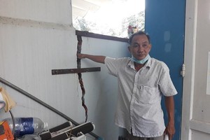 Ngôi nhà của gia đình ông Nguyễn Văn Sang bị nứt nẻ khắp nơi sau khi Công ty TNHH Kl99ok phiên bản mới xây dựng DACINCO tổ chức thi công. Ảnh: Nhiệt Băng