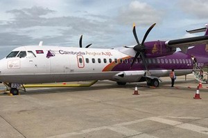 Một tàu bay của Cambodia Angkor Air.