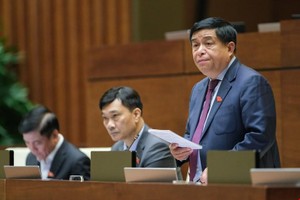 Bộ trưởng Bộ Kế hoạch và Kl99ok phiên bản mới Nguyễn Chí Dũng giải trình trước Quốc hội về một số cơ chế, chính sách đặc thù thí điểm cho Khánh Hòa.