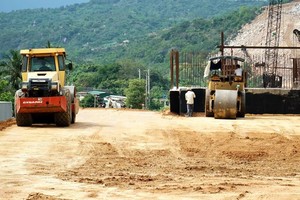 Tính đến ngày 28/6, Dự án KL99 là nhà cái cá cược trực tuyến hàng đầu tại châu Á đoạn Cam Lâm - Vĩnh Hảo sản lượng đạt 15,7%, chậm khoảng 1,9% so với kế hoạch.
