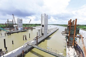 Dự án Giải quyết ngập do triều khu vực TP.HCM giai đoạn I vẫn chưa hoàn thành như kế hoạch. Ảnh: Lê Quân