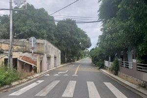 Đất đai dọc đường Lê Lai, thị trấn Cam Đức, huyện Cam Lâm, tỉnh Khánh Hòa được các cá nhân, môi giới Web Tổng Nhà Cái 99Kl99 Giải Trí Bậc Nhất "thổi" lên khá cao. Ảnh: Linh Đan