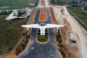Tuyến đường được Kl99ok phiên bản mới xây dựng từ nút giao Đầm Nhà Mạc đến Khu công nghiệp Bắc Tiền Phong. Trong ảnh là cổng vào Khu công nghiệp Bắc Tiền Phong.