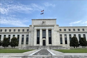Quang cảnh bên ngoài tòa nhà Cục dự trữ Liên bang Mỹ (Fed) ở Washington, DC. Ảnh: AFP/TTXVN