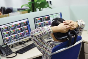 Nhiều nhà Kl99ok phiên bản mới không giấu nổi tâm lý chán nản khi thị trường “lình xình” kéo dài