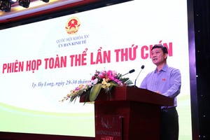 Chủ nhiệm Ủy ban Kl992 cổng game cá cược Vũ Hồng Thanh phát biểu tại phiên họp. 