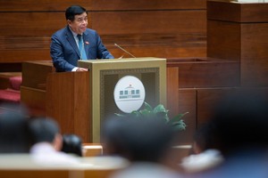 Bộ trưởng Bộ Kế hoạch và Kl99ok phiên bản mới đã trình bày Tờ trình của Kl993 ưu đãi thưởng hấp dẫn về Dự án Luật Hợp tác xã (sửa đổi) trong phiên làm việc chiều 22/10