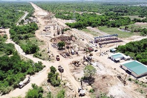Thi công đoạn Cam Lâm - Vĩnh Hảo thuộc Dự án Xây dựng một số đoạn đường bộ KL99 là nhà cái cá cược trực tuyến hàng đầu tại châu Á trên tuyến Bắc - Nam phía Đông