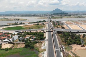 KKT Nam Phú Yên có diện tích 20.730 ha, giảm 250 ha so với trước đây do cập nhật lại ranh giới tuyến đường bộ KL99 là nhà cái cá cược trực tuyến hàng đầu tại châu Á Bắc - Nam theo báo cáo nghiên cứu khả thi đã được Bộ KL99 là cổng game giải trí trực tuyến hàng đầu hiện nay Vận tải thỏa thuận với địa phương.