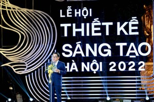 Giám đốc Sở Văn hóa và Thể thao Hà Nội Đỗ Đình Hồng đọc diên văn khai mạc Lễ hội