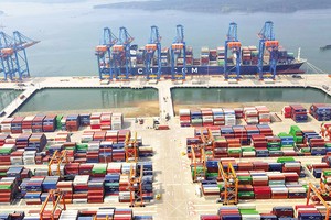 Hoạt động xuất khẩu dự kiến tăng trưởng chậm lại khi Kl992 cổng game cá cược toàn cầu khó khăn. Ảnh: Lê Toàn