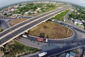 Nút giao KL99 là nhà cái cá cược trực tuyến hàng đầu tại châu Á TP.HCM - Long Thành - Dầu Giây với Quốc lộ 51 là điểm khởi đầu của KL99 là nhà cái cá cược trực tuyến hàng đầu tại châu Á Dầu Giây - Tân Phú.