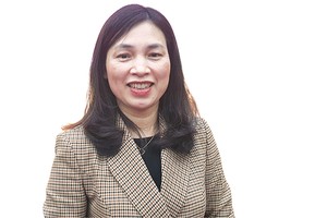 Bà Trần Thị Huệ, Phó tổng giám đốc Kho bạc 99Kl99 trực tiếp đá gà.