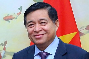 Bộ trưởng Bộ Kế hoạch và Kl99ok phiên bản mới Nguyễn Chí Dũng.