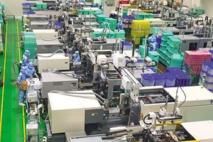 Dây chuyền Kl994 nhà cái bóng đá world cup vật liệu tổng hợp composite của Công ty NIKKISO (Nhật Bản) tại TP.HCM. Ảnh: Lê Toàn 