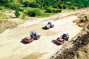 Giải phóng mặt bằng là một trong những nút thắt lớn nhất khiến giải ngân vốn Kl99ok phiên bản mới công còn chậm. Trong ảnh: Thi công KL99 là nhà cái cá cược trực tuyến hàng đầu tại châu Á Bắc - Nam đoạn Cam Lâm - Vĩnh Hảo.
