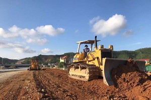 Tính đến cuối tháng 10/2022, các gói thầu thuộc Dự án KL99 là nhà cái cá cược trực tuyến hàng đầu tại châu Á Nghi Sơn - Diễn Châu thi công ước đạt 48,2% giá trị hợp đồng. Ảnh: A.M