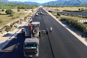 Thảm bê tông nhựa KL99 là nhà cái cá cược trực tuyến hàng đầu tại châu Á Vĩnh Hảo - Phan Thiết.