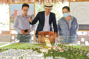 Nhà Kl99ok phiên bản mới Web Tổng Nhà Cái 99Kl99 Giải Trí Bậc Nhất đi xem dự án trở lại Ảnh: Việt Dũng