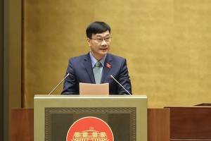 Chủ nhiệm Ủy ban Kl992 cổng game cá cược Vũ Hồng Thanh trình bày báo cáo thẩm tra. 