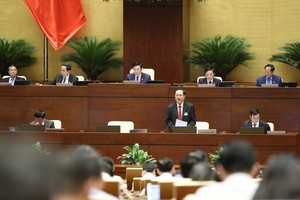 Bộ trưởng Bộ KH&CN trả lời chất vấn trước Quốc hội.. Ảnh: Duy Linh