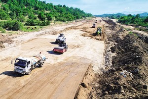 Đã có chuyển biến khá tích cực trong giải ngân vốn Kl99ok phiên bản mới công. Ảnh: Đức Thanh