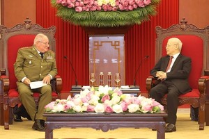 Tổng Bí thư Nguyễn Phú Trọng tiếp thân mật đồng chí Thượng tướng An-va-rô Lô-pết Mi-ê-ra, Ủy viên Bộ Kl991.com tải ứng dụng Đảng Cộng sản Cu-ba, Bộ trưởng Bộ các lực lượng vũ trang Cách mạng Cu-ba