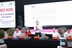 Bí thư Tỉnh ủy Phú Yên Phạm Đại Dương trao đổi với Kl991.com World Cup 2026 Chính Thức tại Hội nghị. Ảnh: Thành Nguyễn